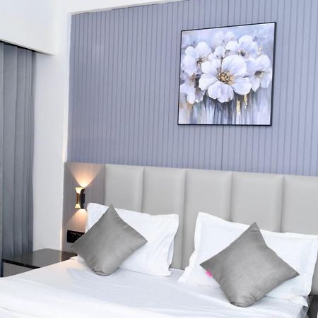 Hotel Dream أحمد أباد المظهر الخارجي الصورة