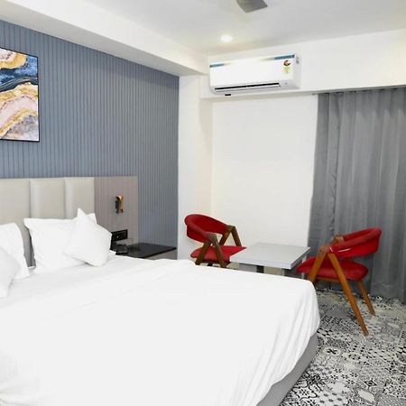 Hotel Dream أحمد أباد المظهر الخارجي الصورة