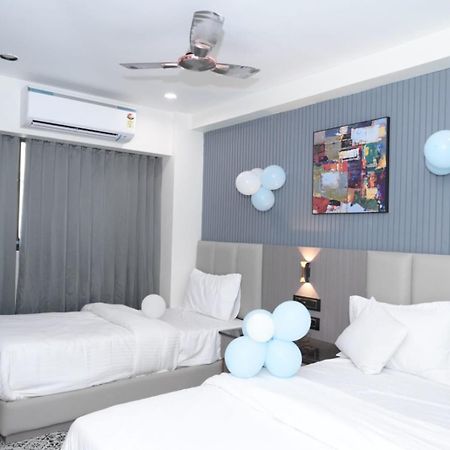 Hotel Dream أحمد أباد المظهر الخارجي الصورة