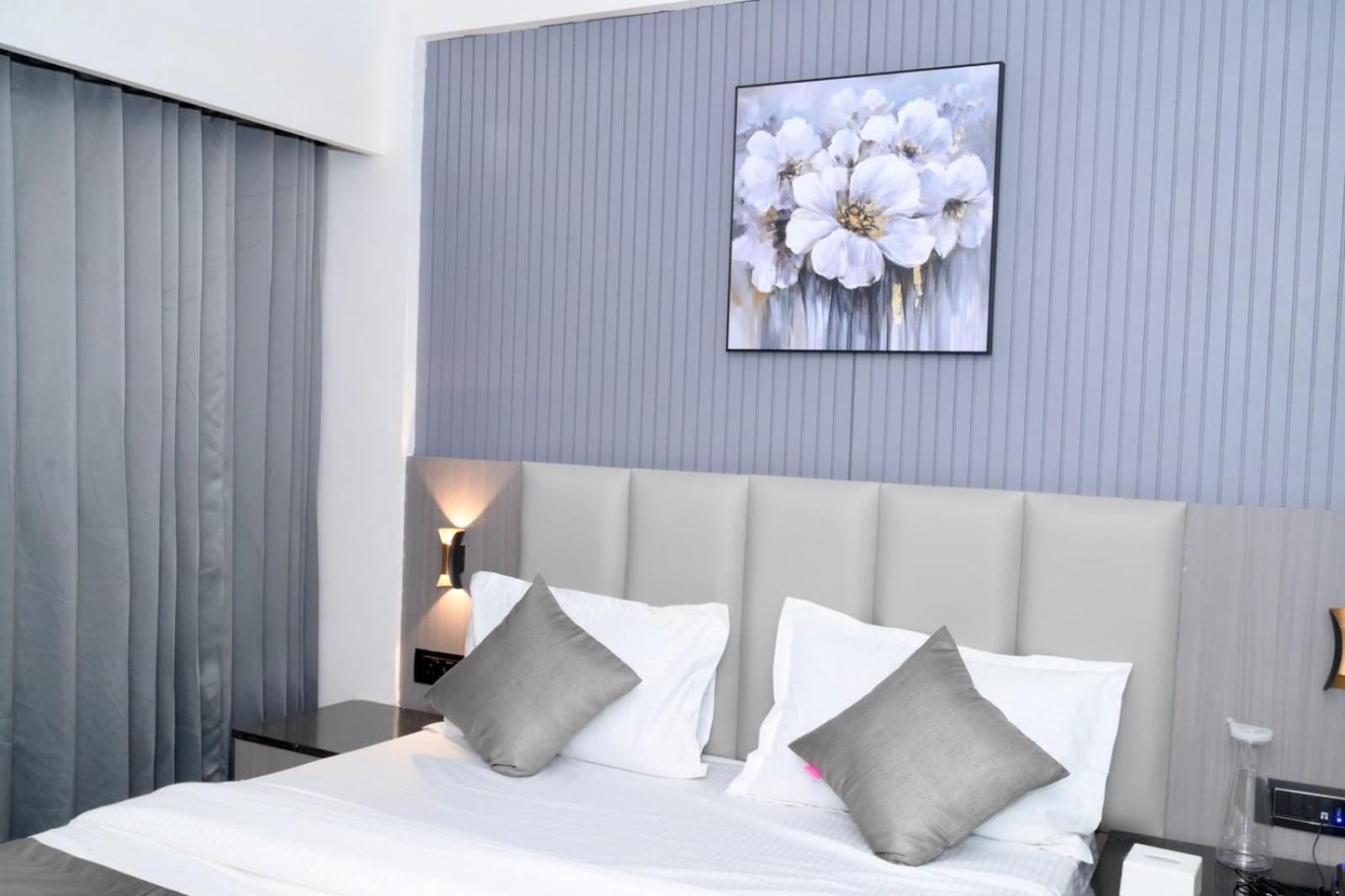 Hotel Dream أحمد أباد المظهر الخارجي الصورة