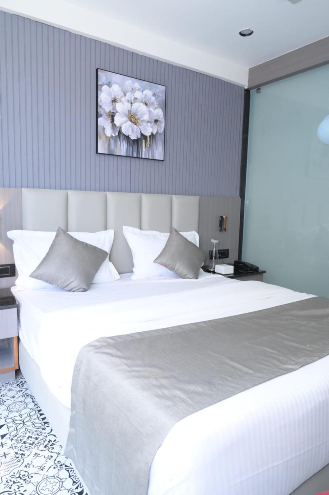 Hotel Dream أحمد أباد المظهر الخارجي الصورة