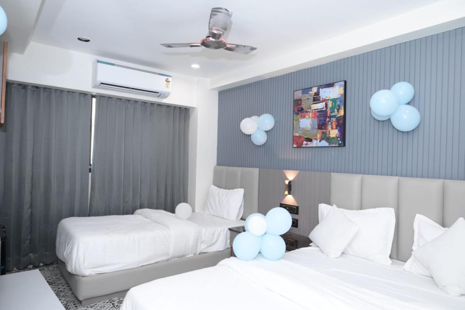 Hotel Dream أحمد أباد المظهر الخارجي الصورة